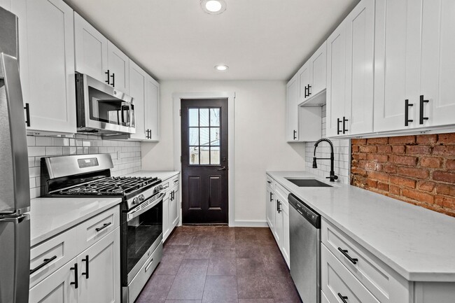 Photo - AVAILABLE MAY 1ST!! STUNNING 3 BEDROOM, MUST SEE!