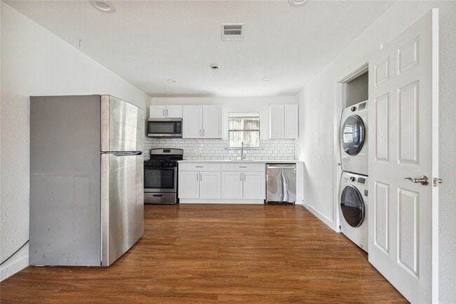 Photo - 4210 Delhi St