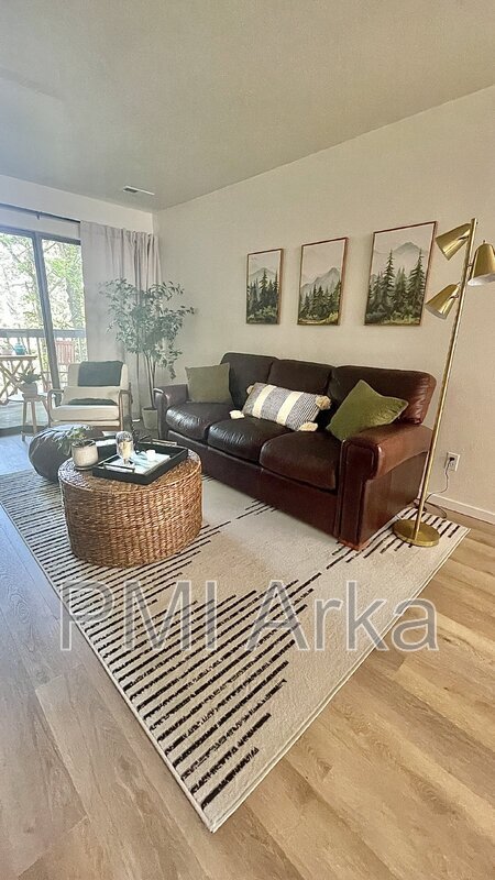 Building Photo - 10819 NE 37th Pl Unit Apt 223