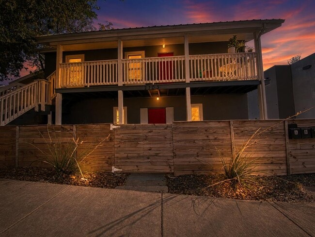 Building Photo - 2103 Rosewood Ave Unit A