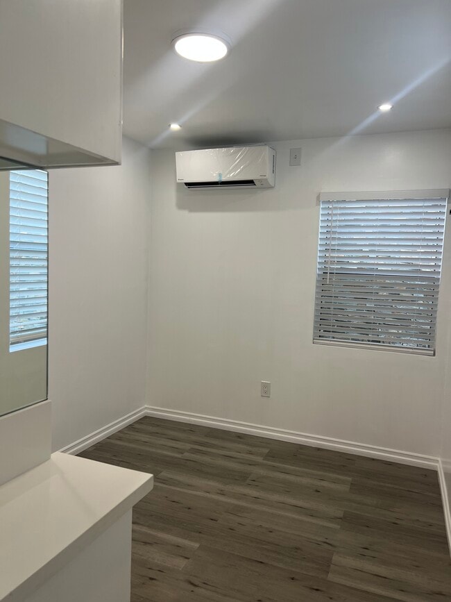 Photo - 1444 Alvira St