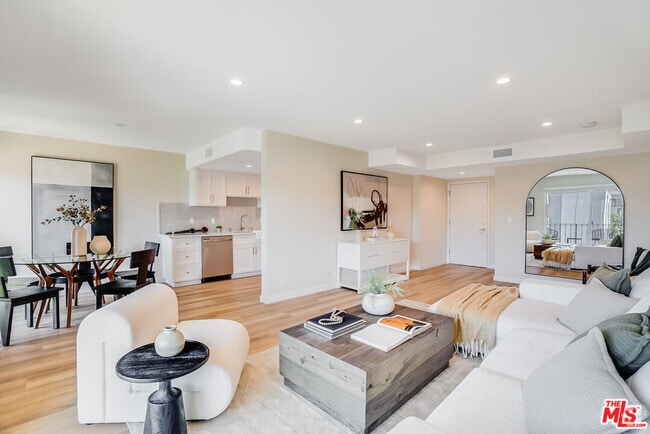 Building Photo - 1470 Rexford Dr Unit 101 Rental