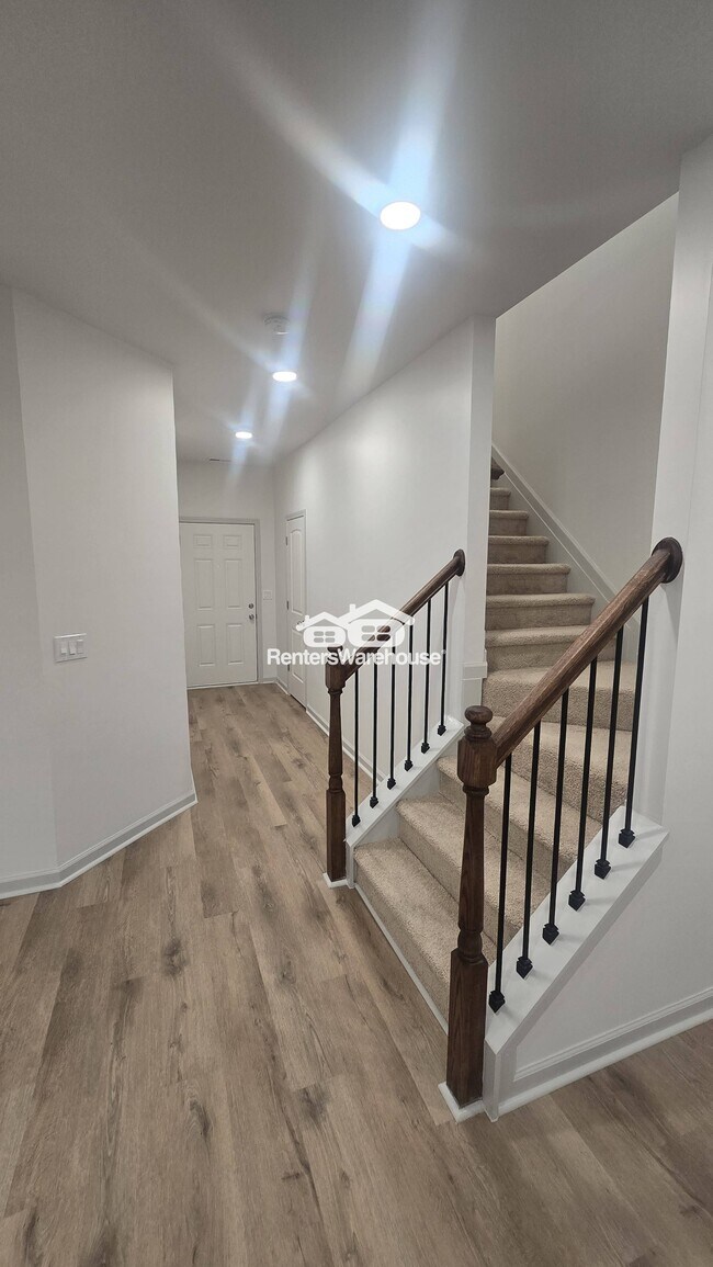 Photo - 796 Grenier Terrace NE