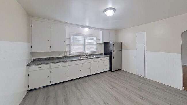 Kitchen - 2490 Forest Ave