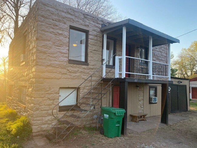 Upstairs 2 Bedroom in Perry! - Upstairs 2 Bedroom in Perry! Apartamento Unidad 2