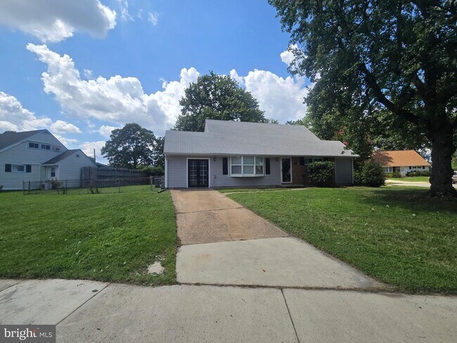 Building Photo - 114 S Meadow Dr