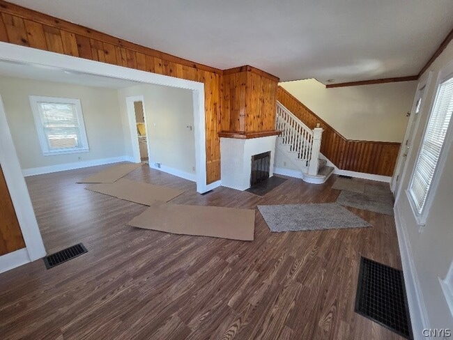 Photo - 210 N Midler Ave