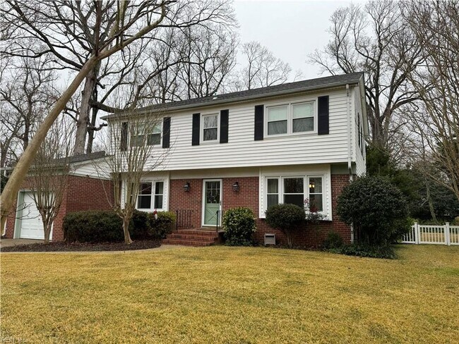 Building Photo - Kings Grant Community