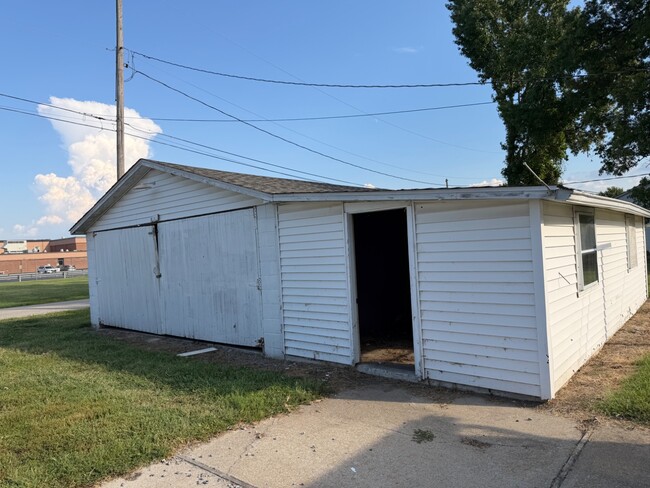 1711 W Main St