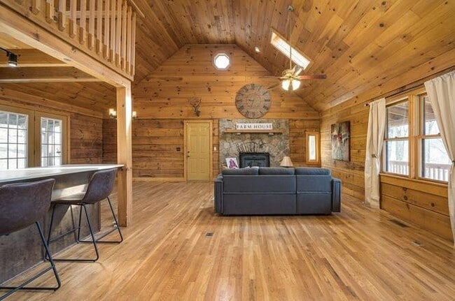 Photo - 1762 Burke Hollow Rd