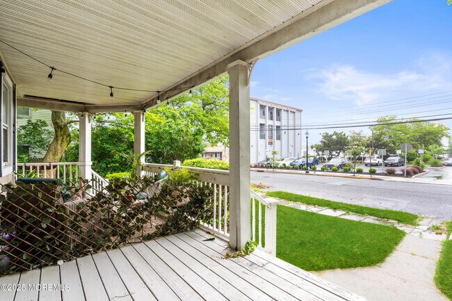 Photo - 8 West End Ct