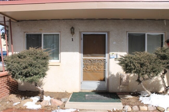 Building Photo - $758 | 1BR/1BA | Cat Friendly Condo for re... Unit 9
