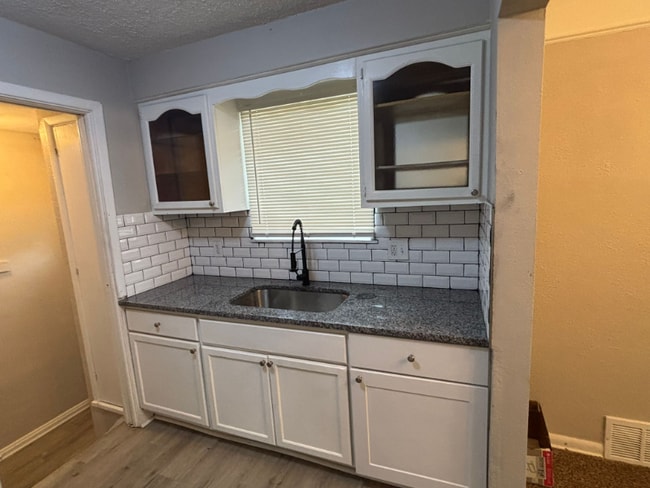 Photo - 4672 Hillside Ave