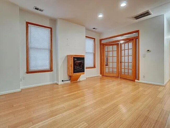 Photo - 520 W Olney Rd