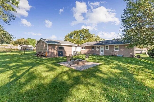 Photo - 2067 Larry Dr NE