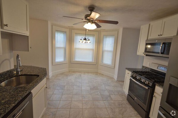 Building Photo - 72 Grampian Way Unit 3 Rental