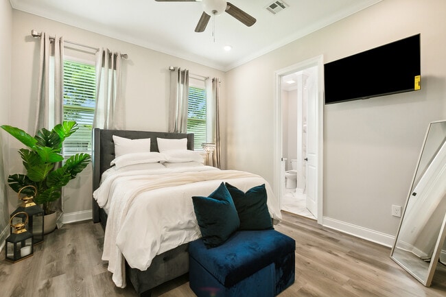 Building Photo - 2323 Leonidas St Unit Beautiful Shared Living Rental