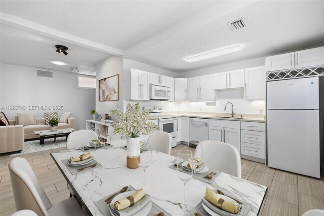 Photo - 521 NE 70th St Unidad 2