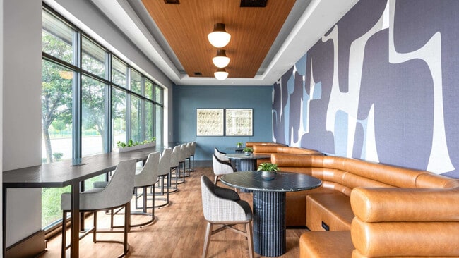 An inviting space to work, meet, and collaborate