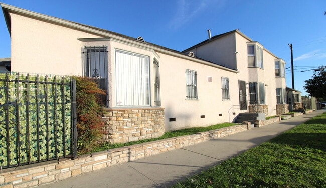 Building Photo - 2838 W Vernon Ave