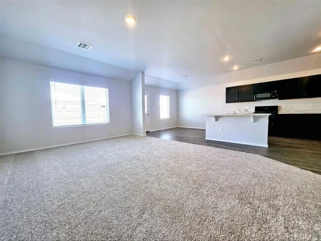 Building Photo - 4 Bed / 2 Bath Home in El Reno