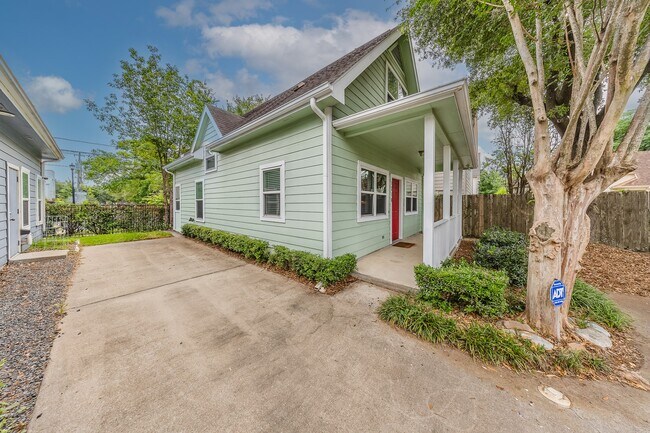 Photo - 1318 Dennis St