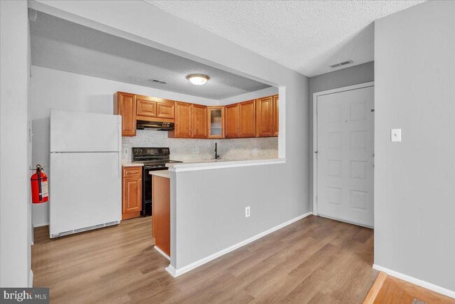 Photo - 5512B Aberdeen Dr