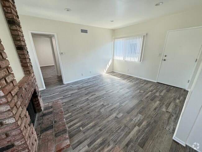 Building Photo - 5382 Circle Dr Unit 2 Rental