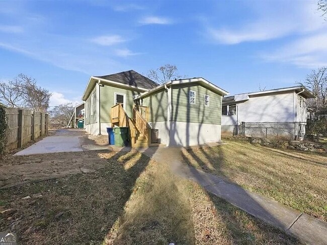 Photo - 976 Linam Ave SE