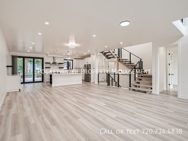 Photo - 3595 Darley Ave