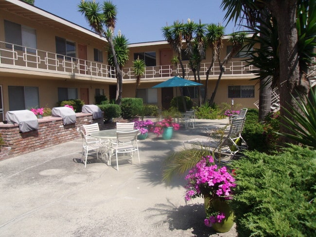 Patio, Grills - Kimi East Apartments