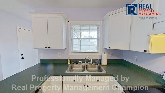 Photo - 3 BD/2 BA Open Plan with Vaulted Ceiling in Ogden