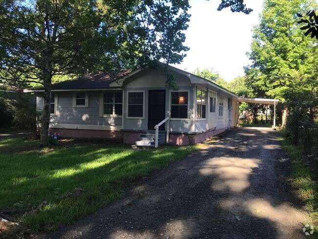 Building Photo - 2 Bedroom 1 Bath with Large Rooms Rental