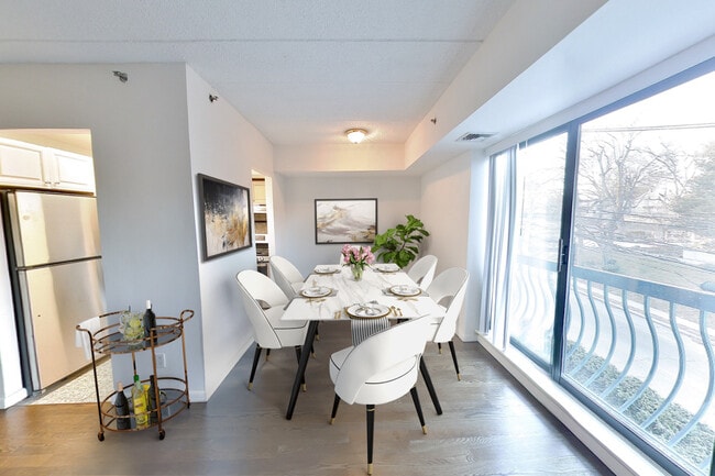 Photo - Versailles Court