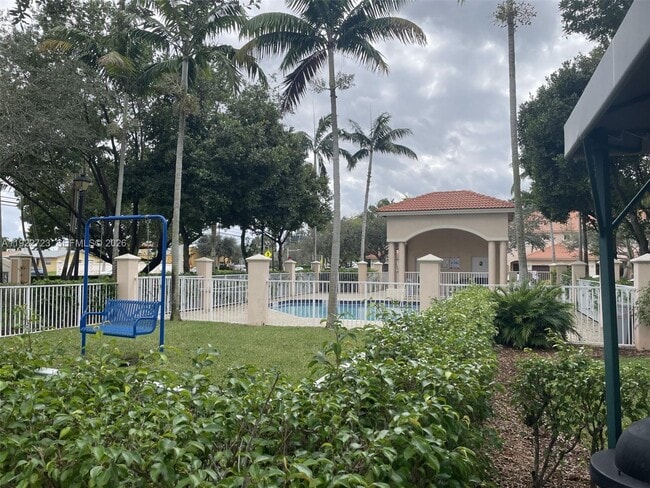 Building Photo - 8831 S Isles Cir