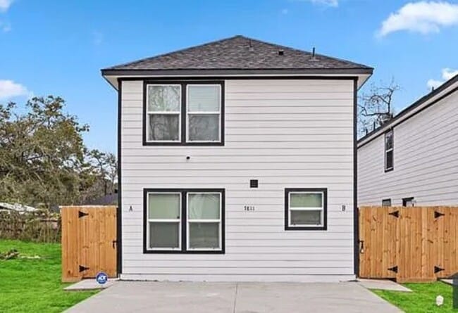 Building Photo - 8224 Bigwood St