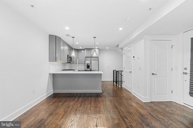 Photo - 1649 E Eyre St Unit 3