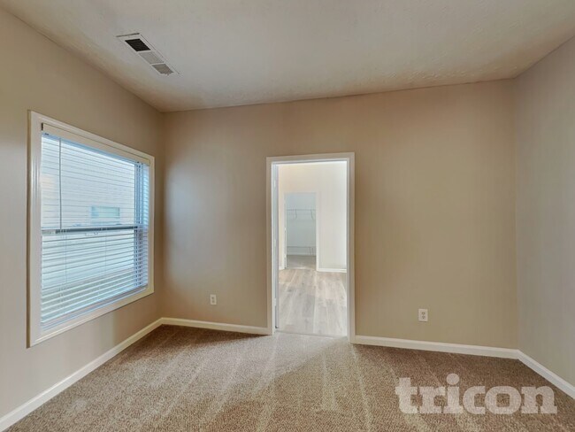 Photo - 2350 Dalton Park House