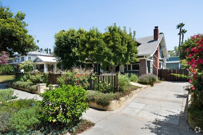 Building Photo - 1944 Canyon Dr Rental