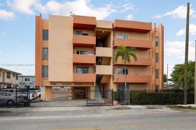 Building Photo - 2401 SW 10th St Unit 402-402 Rental