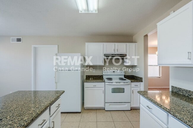 Photo - Spacious Living in SK Ranch!