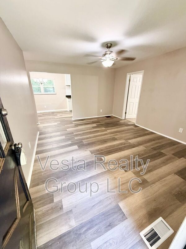 Photo - 207 Custer Cir