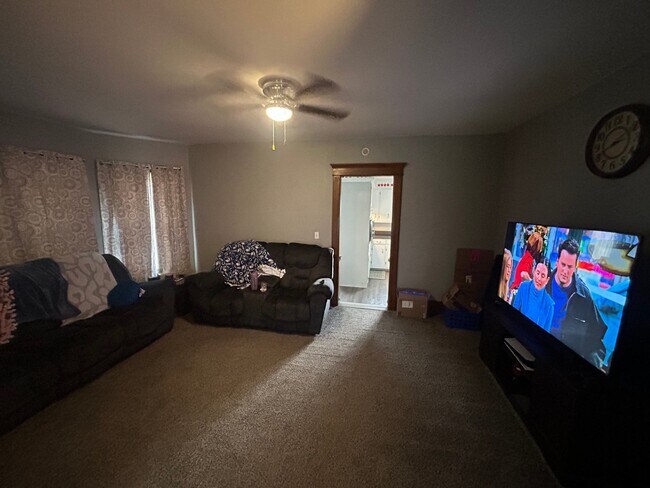 Photo - 121 S Main St