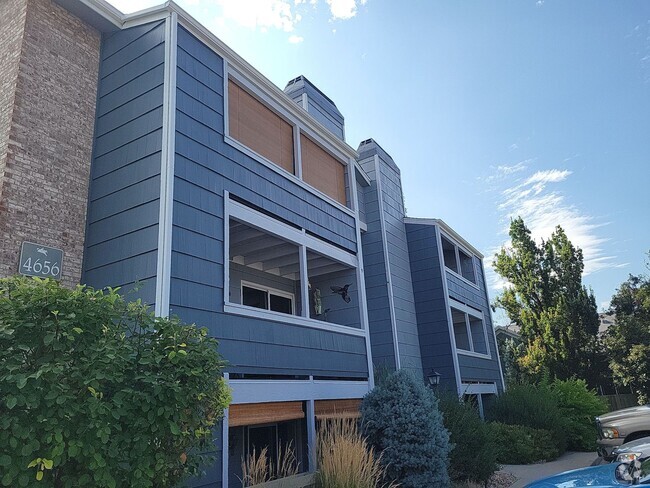 Building Photo - Boulder 1 Bedroom Condo for Rent with Pool... Unit 5