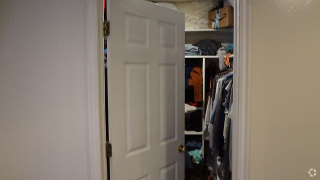 Building Photo - Perfect One Bedroom next to Provo Rec Cent... Unit 672 207 Rental
