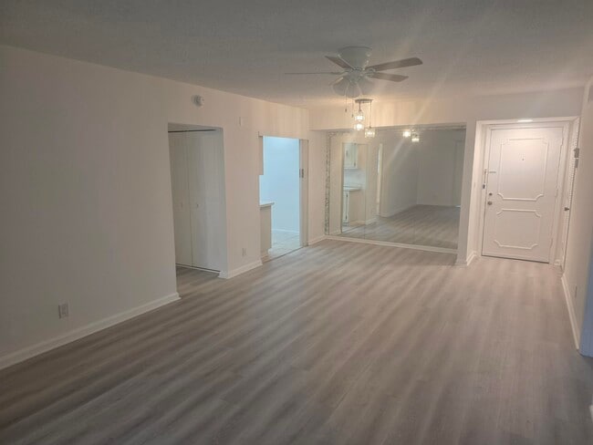Photo - 959 SE 2nd Ave Unit 204