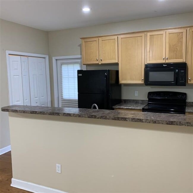 Photo - 1 Bed 1 Bath Cottage! Available August 2026!!