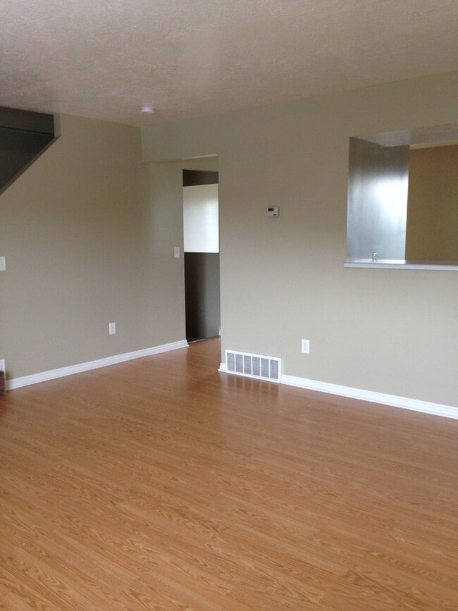 Photo - Gorgeous 3 Bed 2 Bath Townhome in Murray is a must see!!