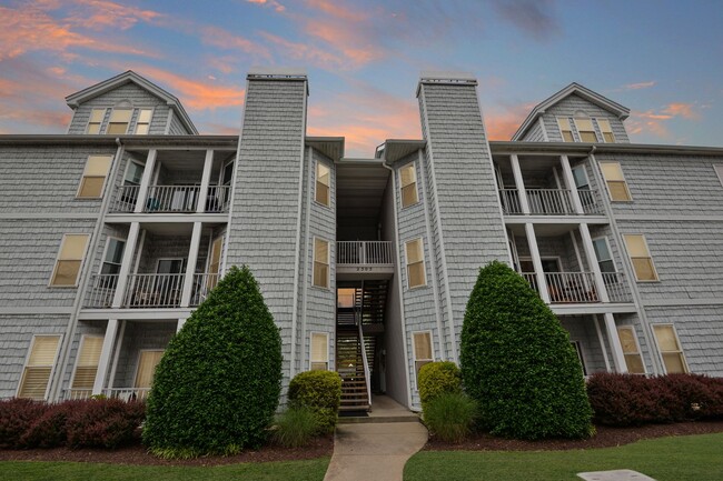 Two Bedroom Condo @ Lynnhaven Beach Condos - Two Bedroom Condo @ Lynnhaven Beach Condos Unit 204