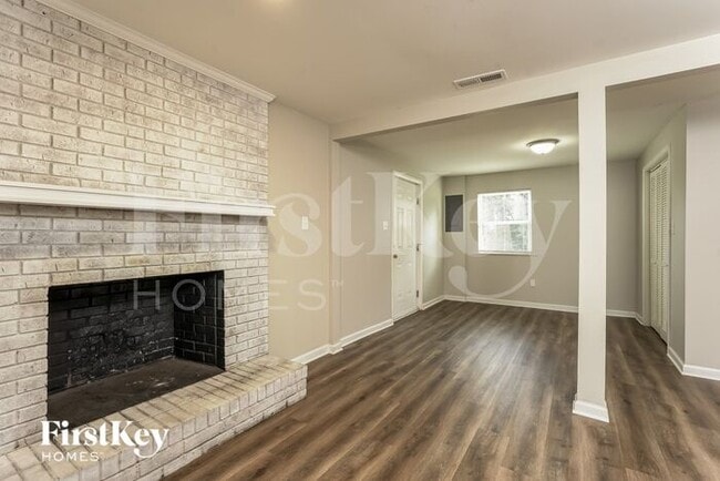 Photo - 2350 Woodgreen Rd